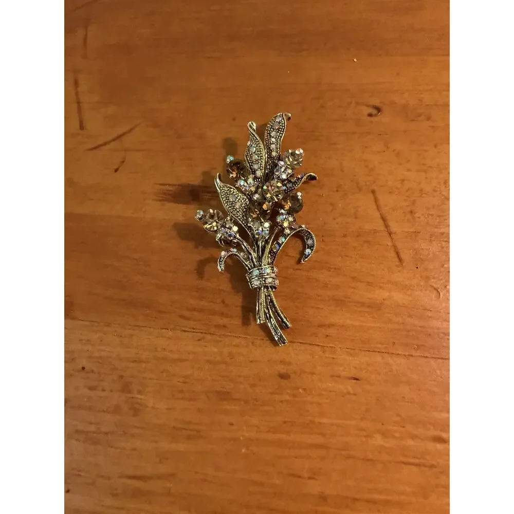 Vintage Gold Tone Floral Bouquet Rhinestone Brooch Pin Classic Glamour